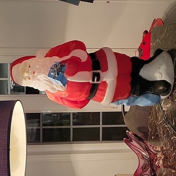 Vintage Lighted Blow Mold SANTA CLAUS 33” EMPIRE with Present & Sack of Toys - Picture 3 of 12